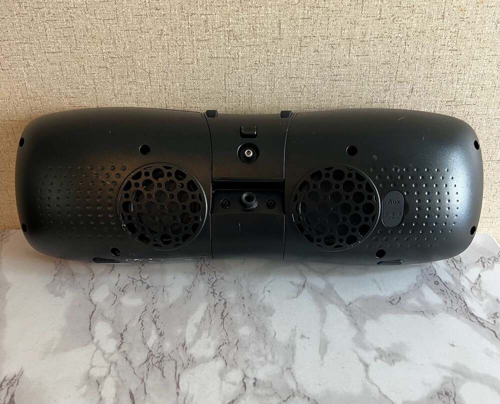 Logitech Rechargeable Speaker S715i for iPod/iPhone - Picture 7 of 12
